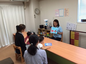 絵本読み聞かせ